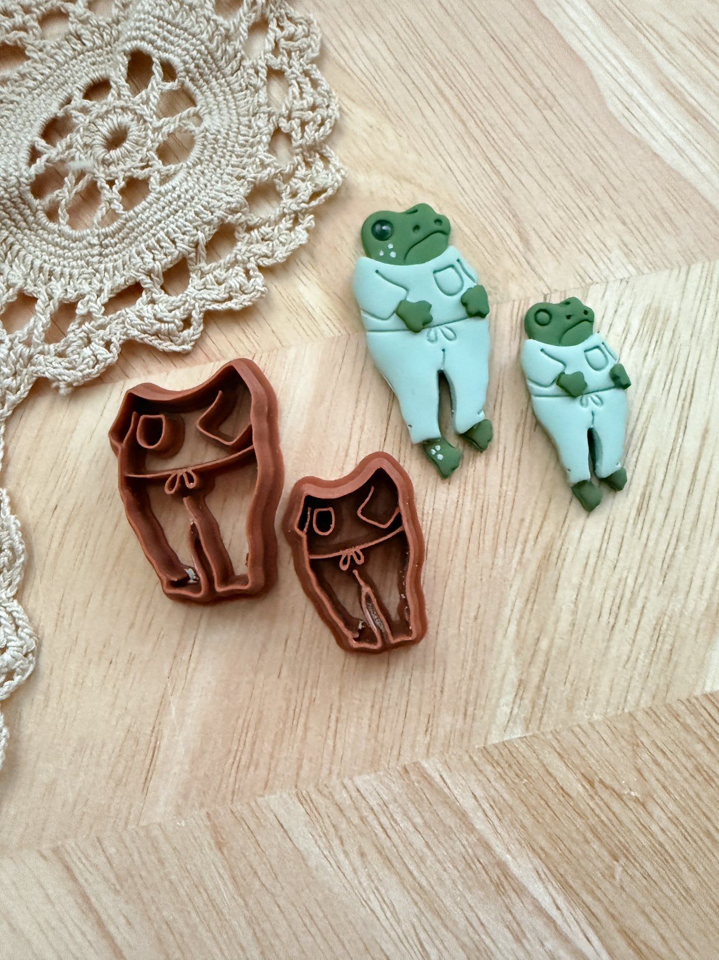 SCRUBS | FROG OUTFIT | POLYMER CLAY CUTTERS