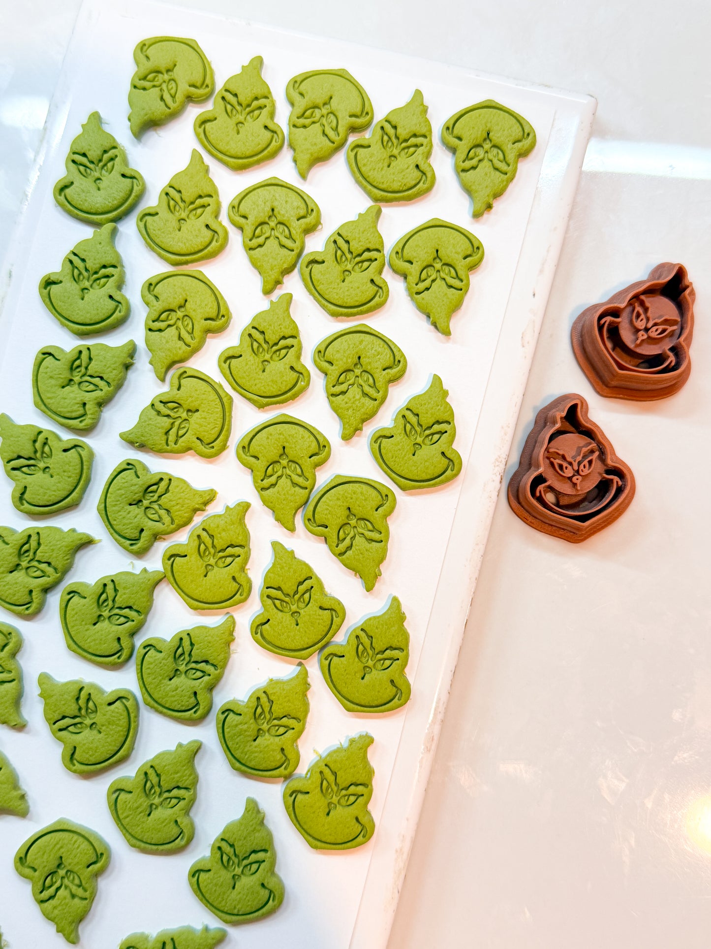 GRINCH STUD SET | CHRISTMAS HOLIDAY | CLAY CUTTER