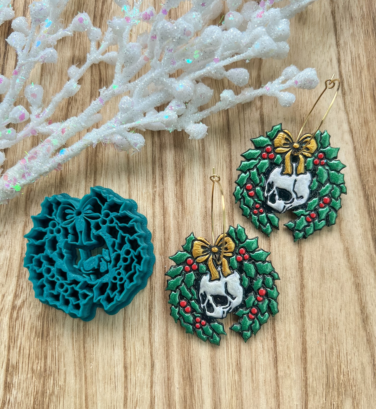 SKULL HOLLY WREATH | CHRISTMAS | CLAY CUTTER