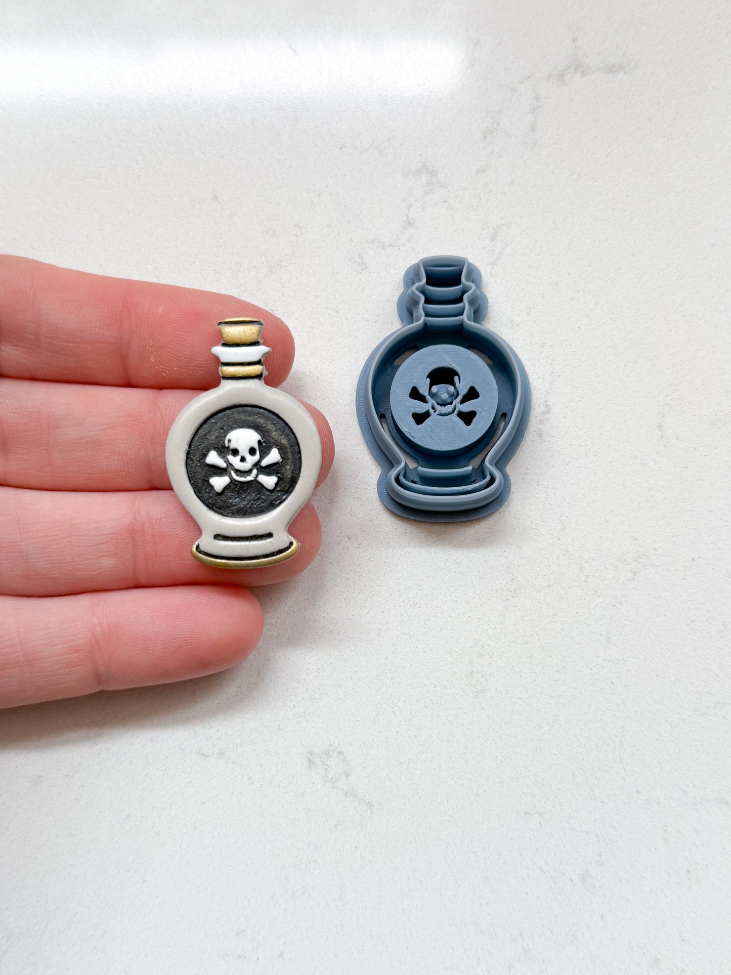 POISON BOTTLE | HALLOWEEN 2025 | CLAY CUTTER