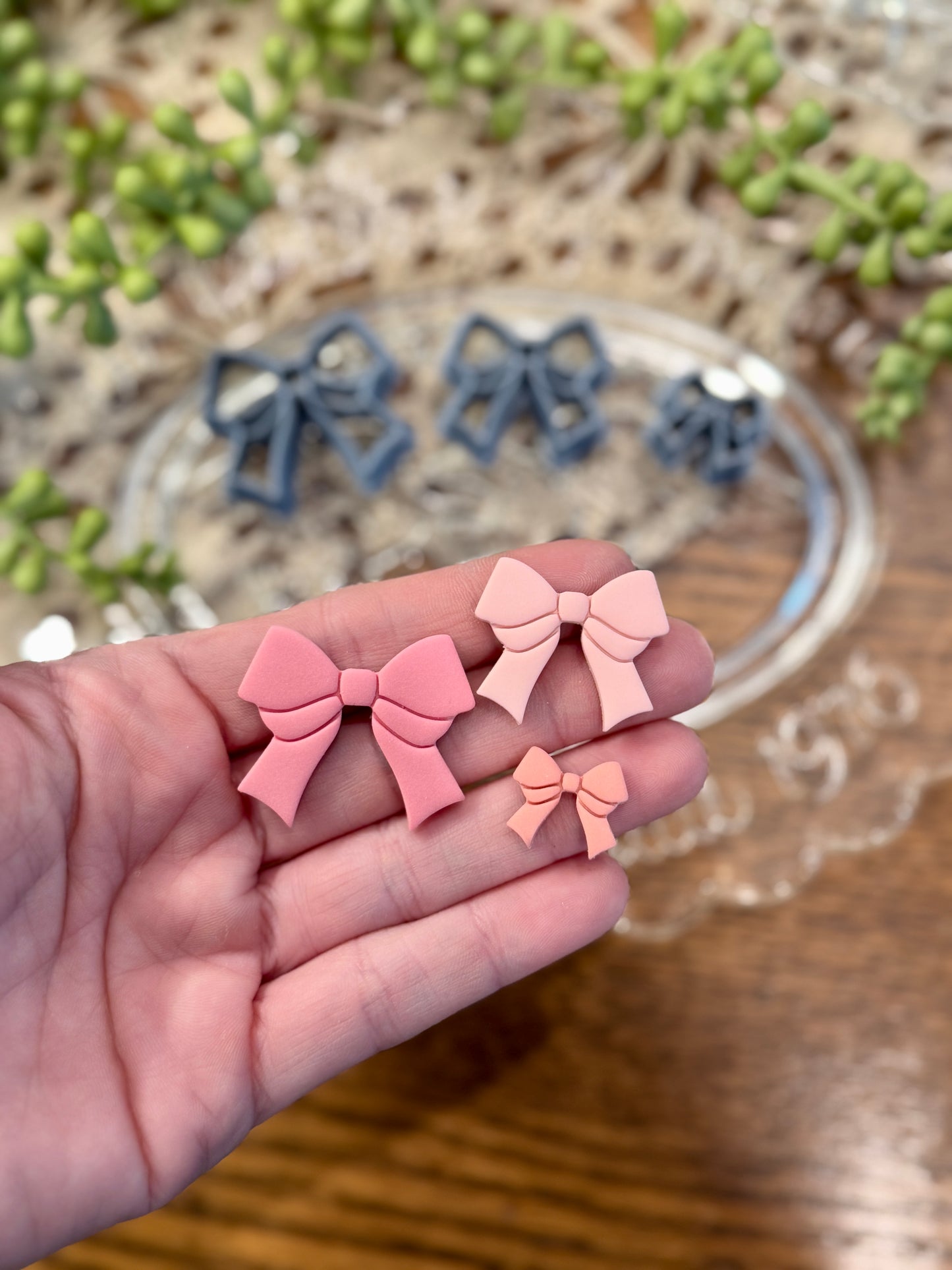 TAILS OUT BOW | COQUETTE | CLAY CUTTERS