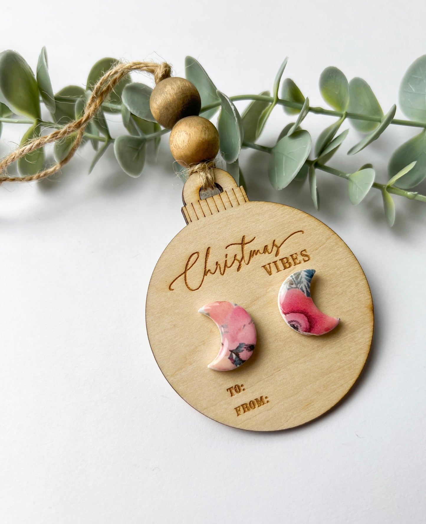 WOODEN EARRING DISPLAY ORNAMENT
