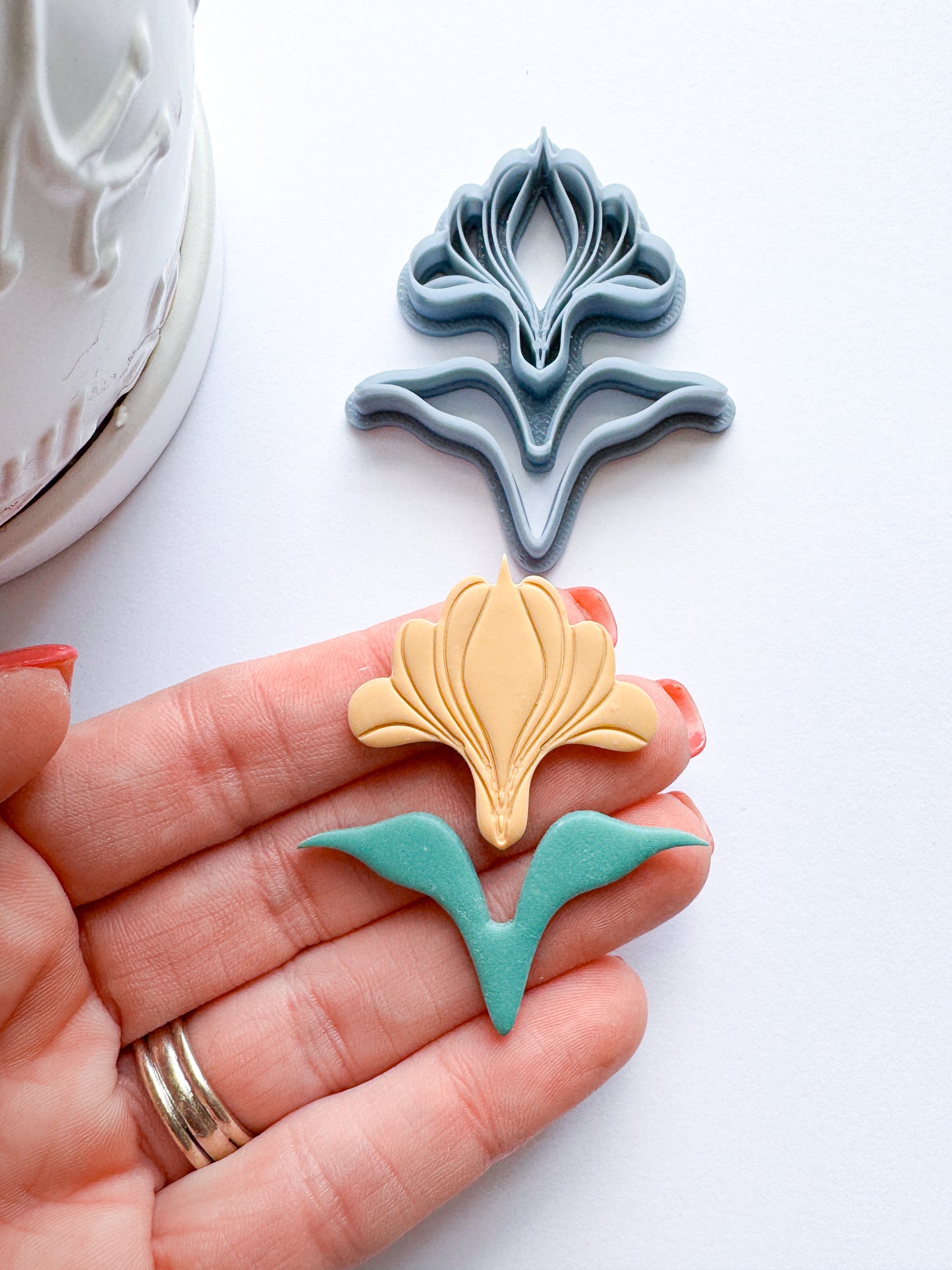 LILY BLOOMING | GARDEN | CLAY CUTTERS