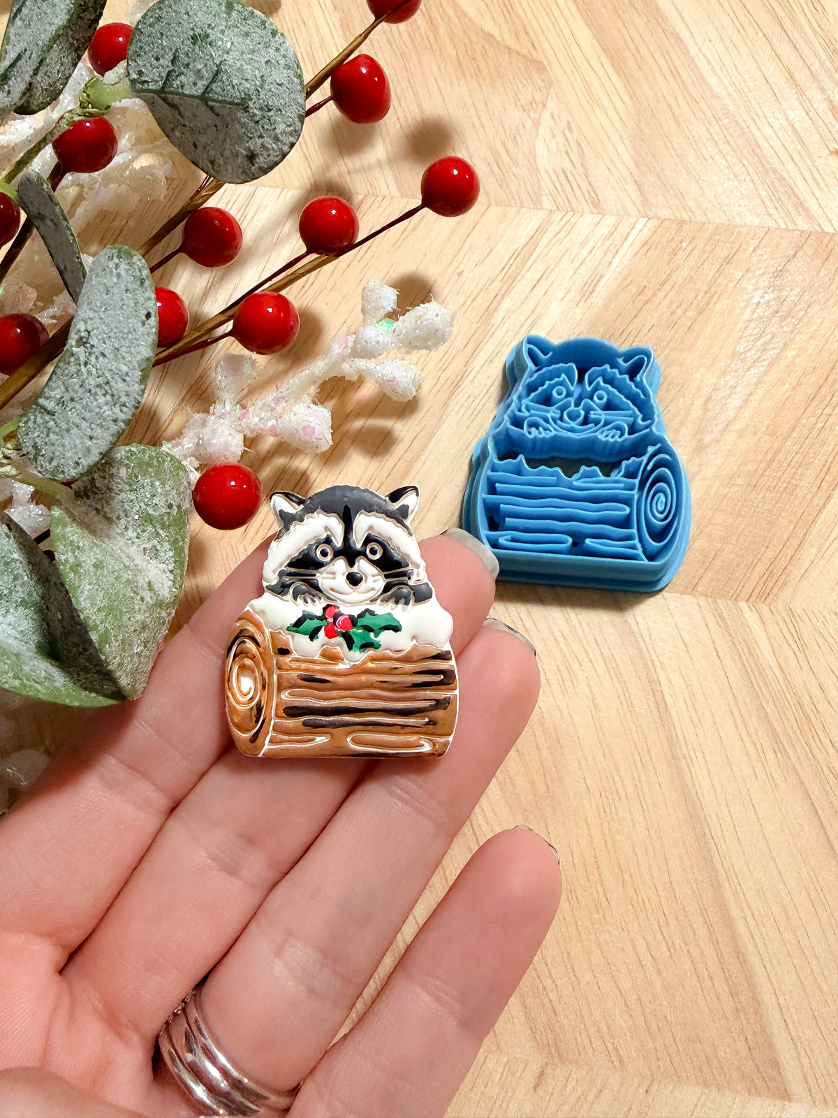 RACCOON WINTER LOG CLAY CUTTER | CHRISTMAS | POLYMER CLAY CUTTER