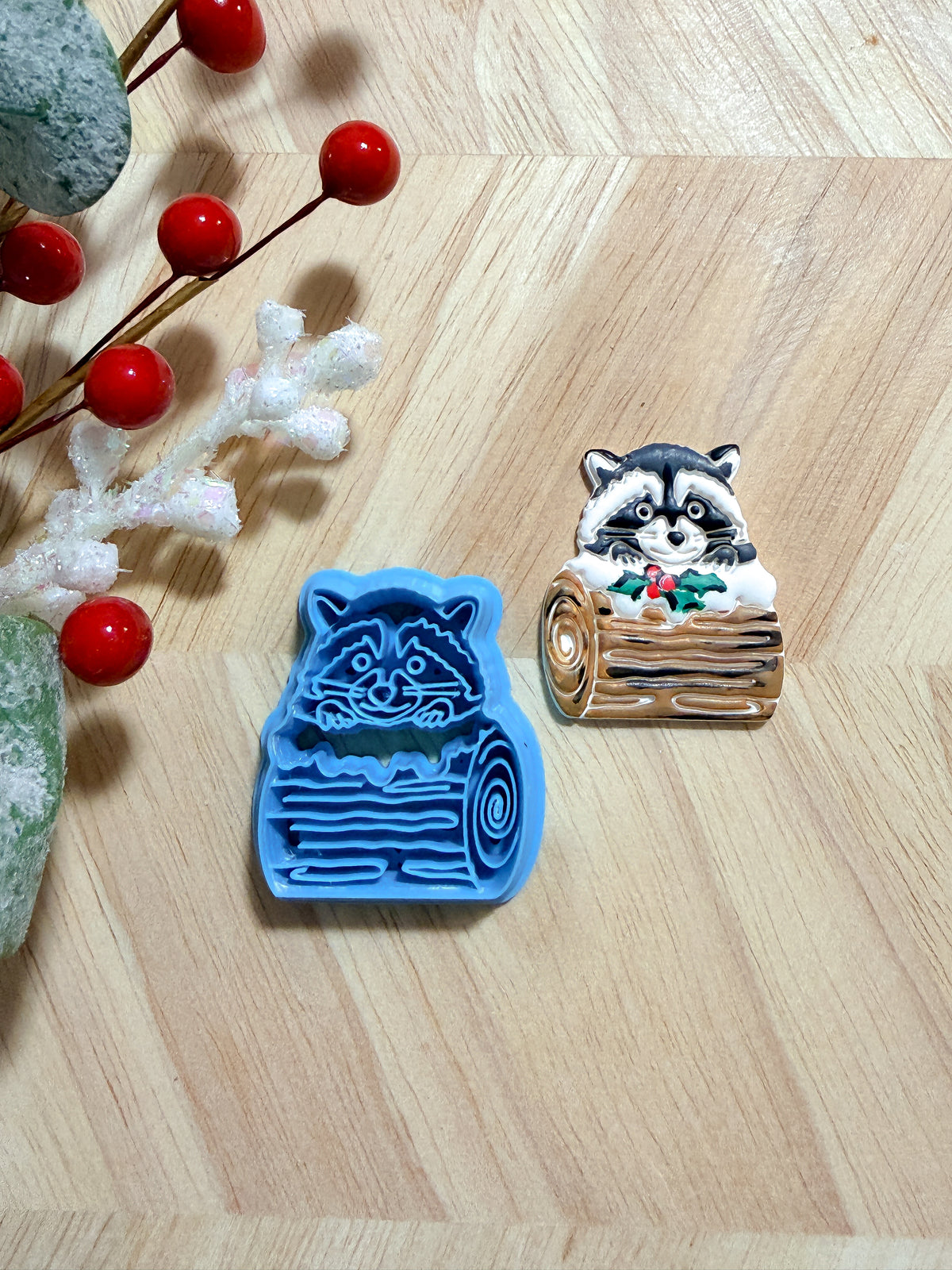 RACCOON WINTER LOG CLAY CUTTER | CHRISTMAS | POLYMER CLAY CUTTER