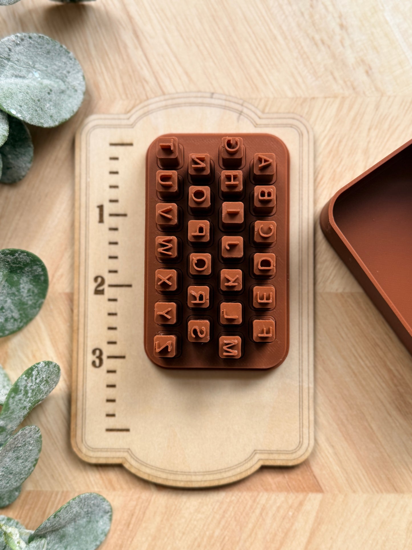 COMPACT UPPERCASE ALPHABET SET & CASE