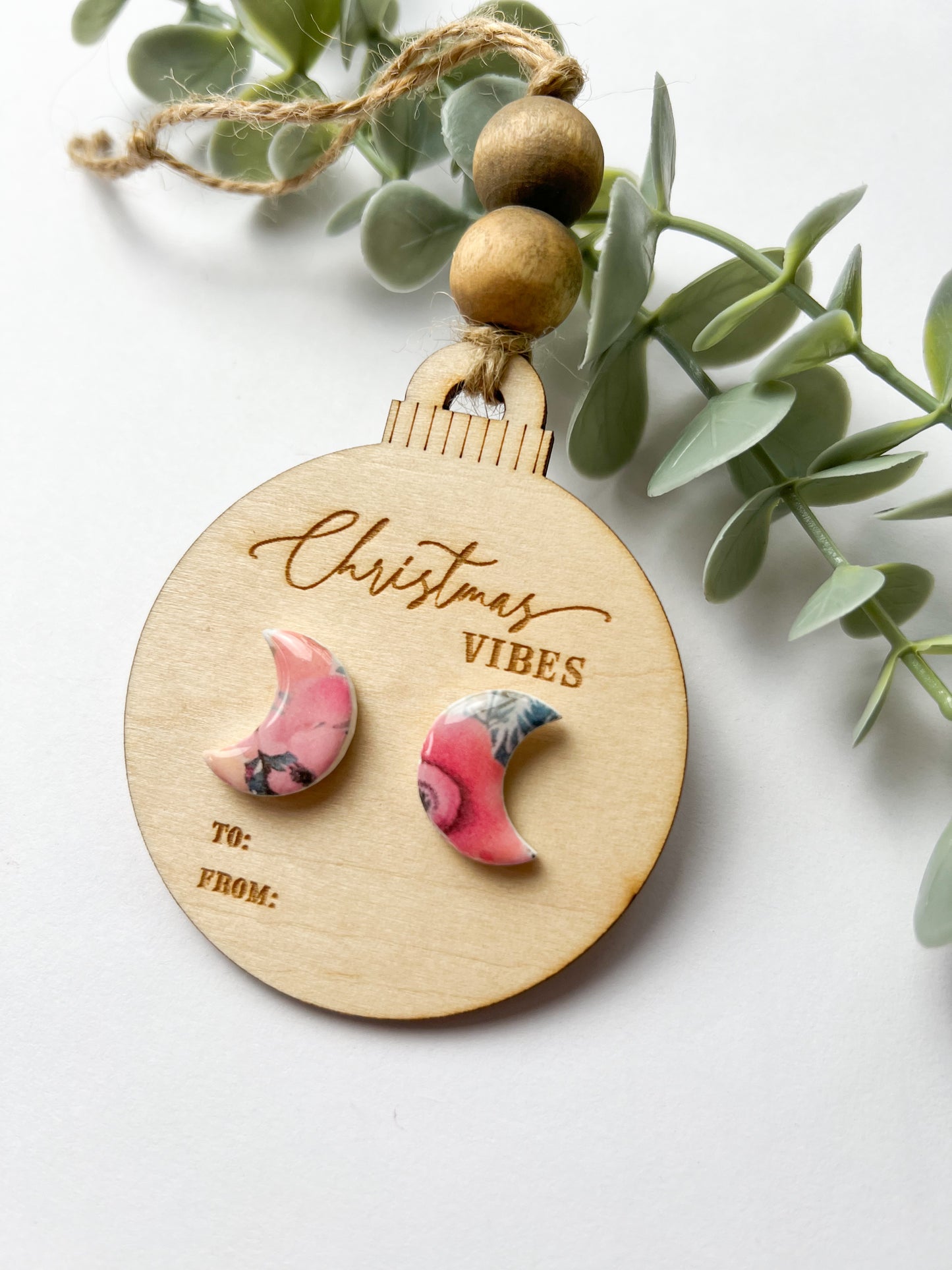 WOODEN EARRING DISPLAY ORNAMENT