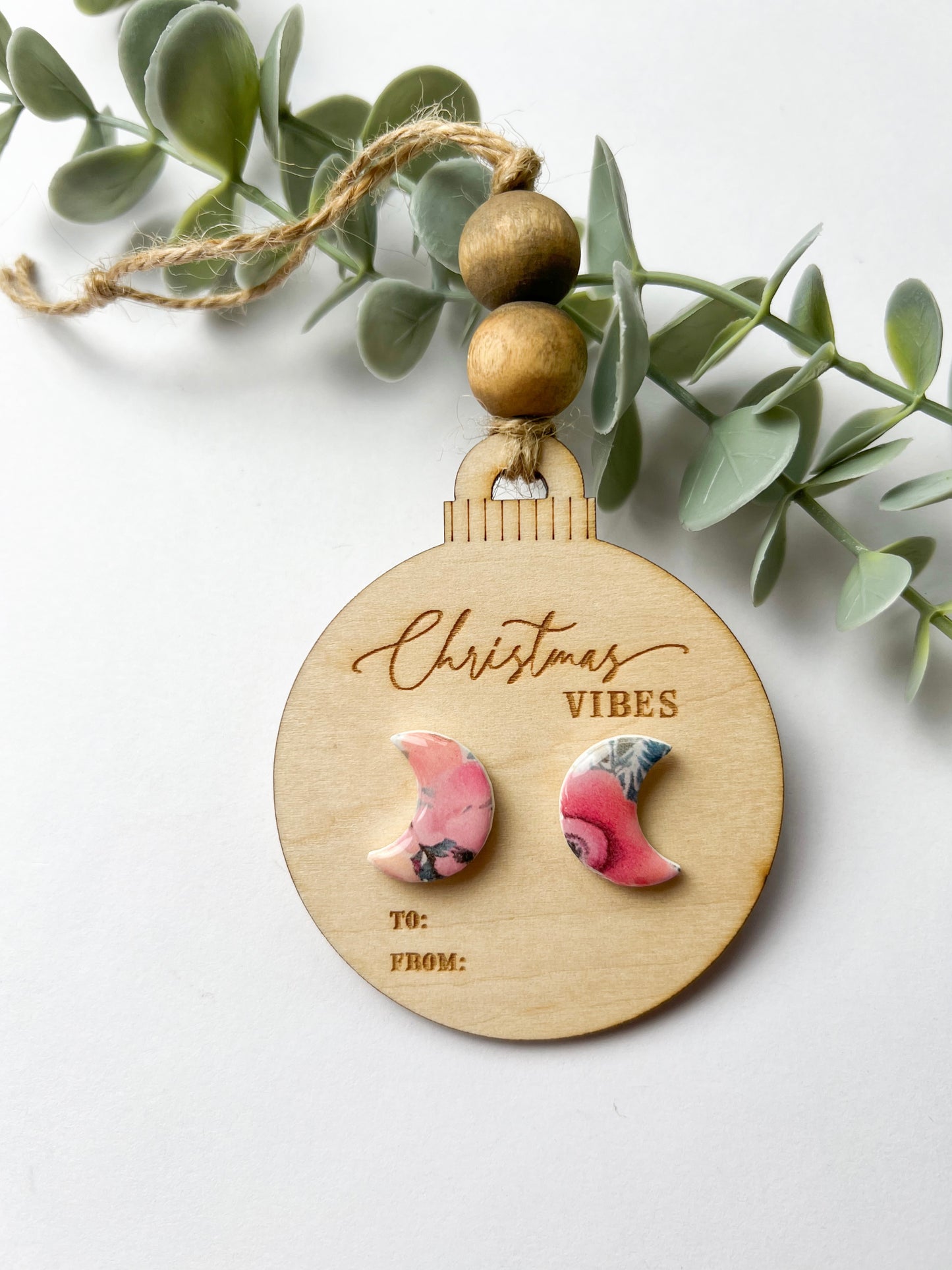 WOODEN EARRING DISPLAY ORNAMENT