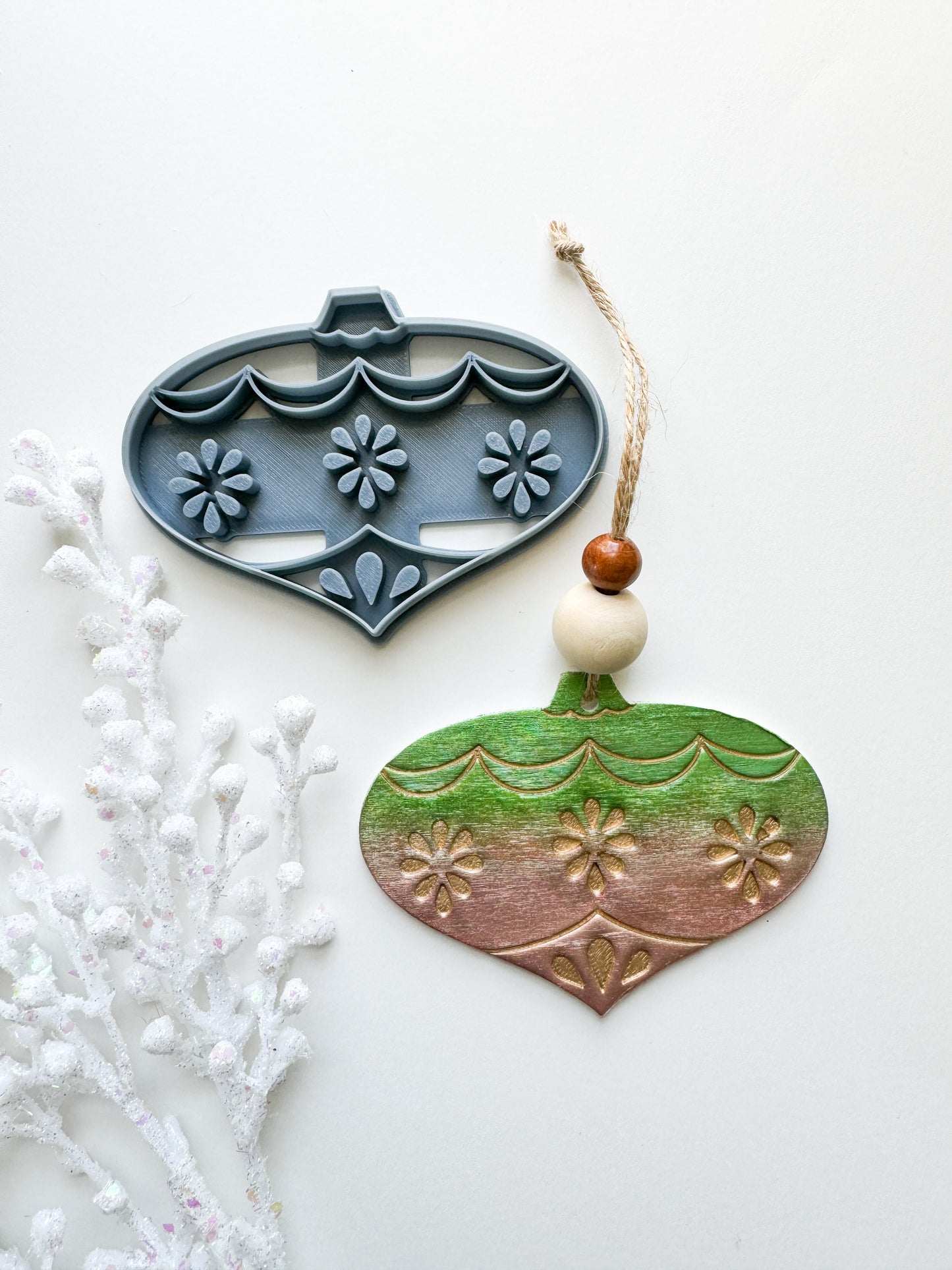 WIDE VINTAGE ORNAMENT | CLAY CUTTER