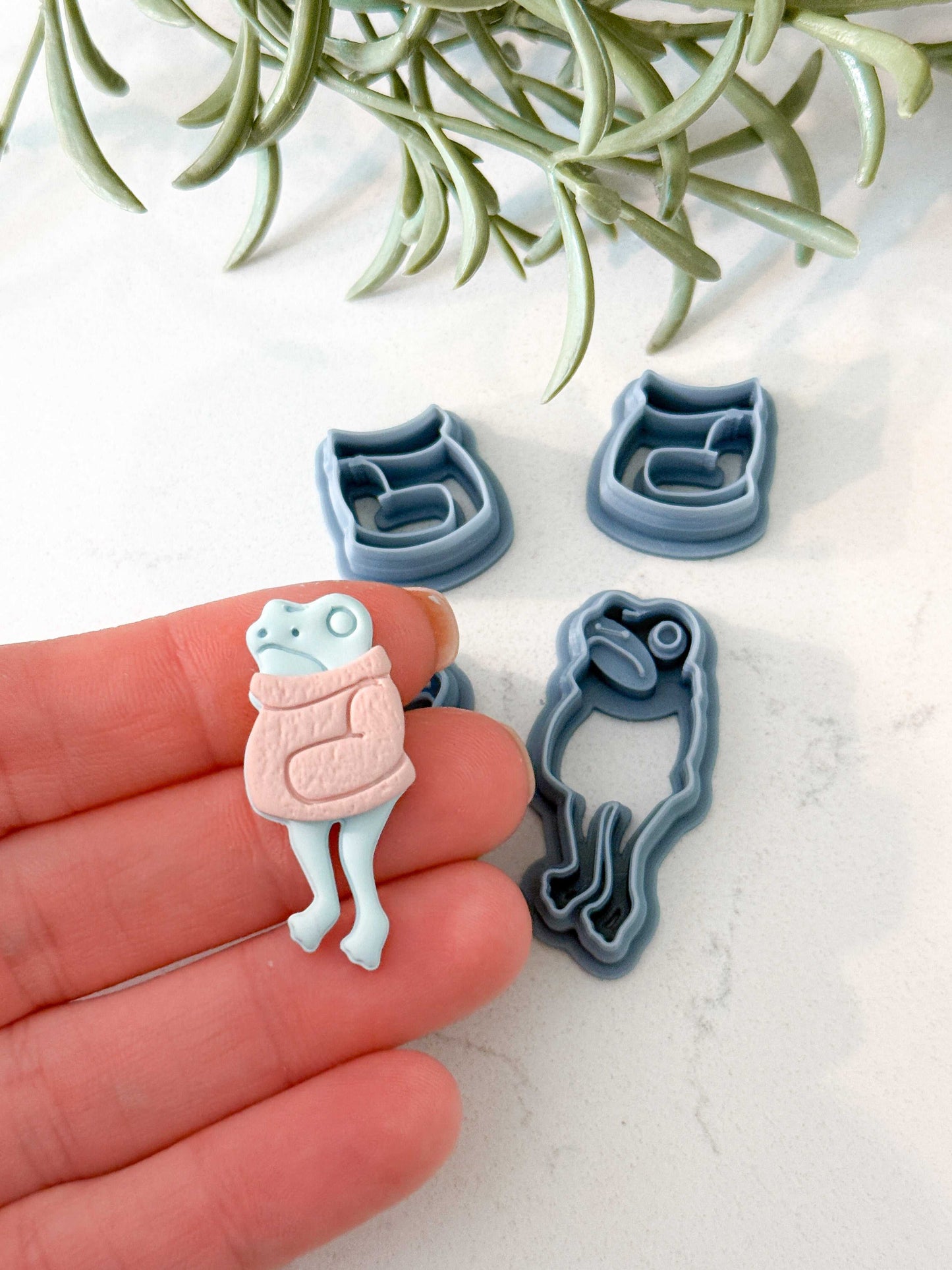 1.5 inch FROG w/ SWEATER SET | CLAY CUTTERS