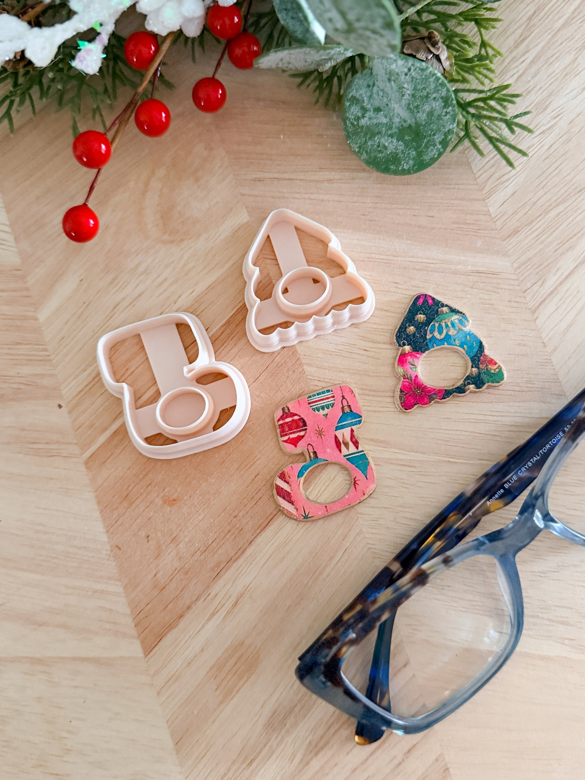 CHRISTMAS HOLIDAY EYEGLASSES BROOCH PIN | POLYMER CLAY CUTTER