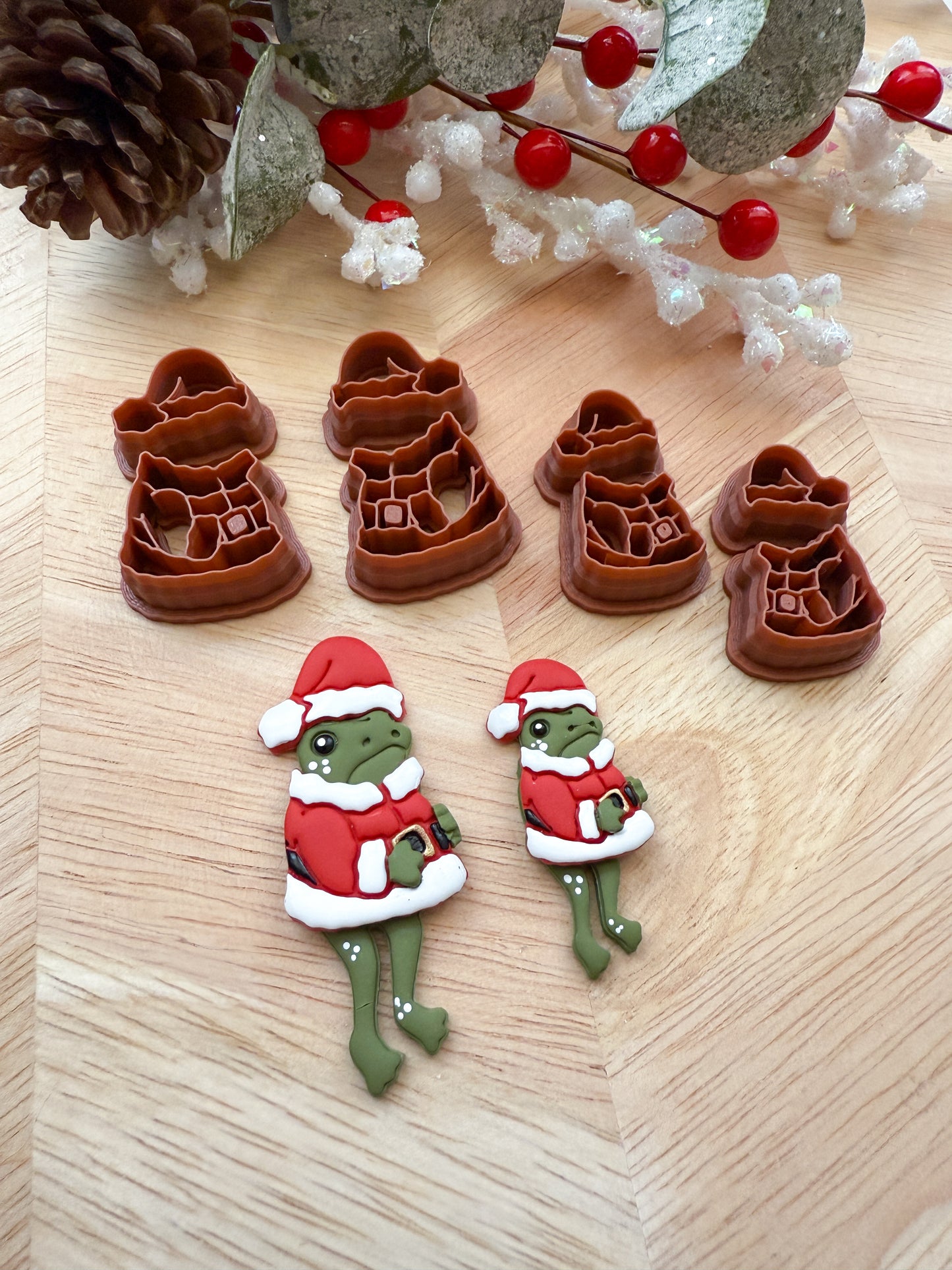 FROG SANTA CHRISTMAS | FROG OUTFIT | CLAY CUTTERS