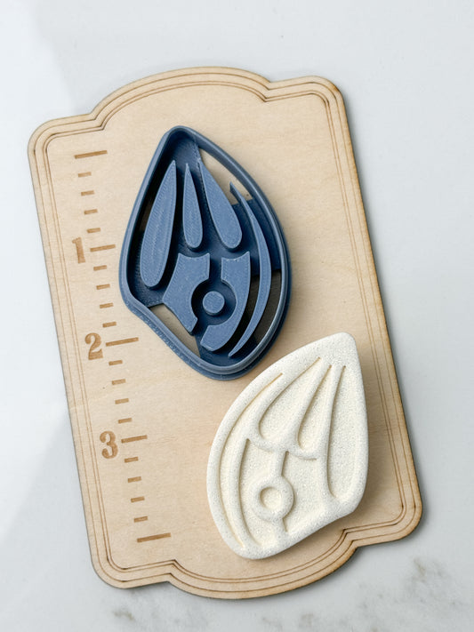 OVERSIZED BEE WING CLAY CUTTER