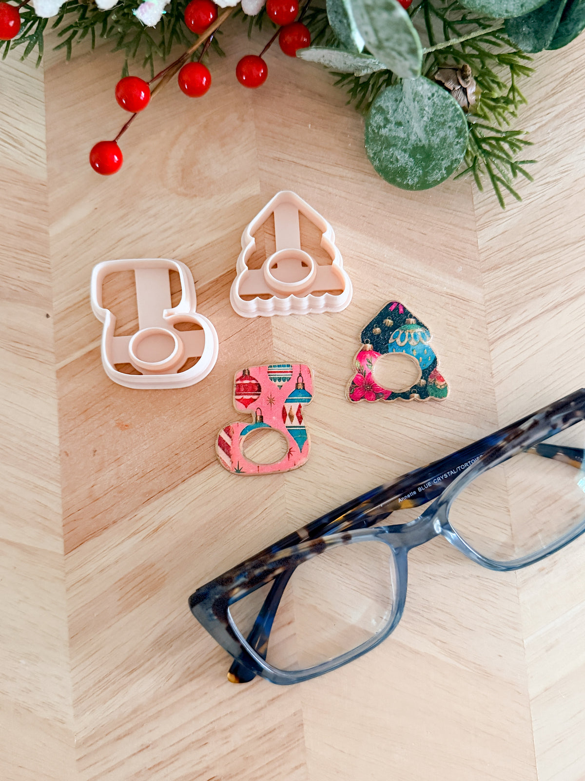 CHRISTMAS HOLIDAY EYEGLASSES BROOCH PIN | POLYMER CLAY CUTTER