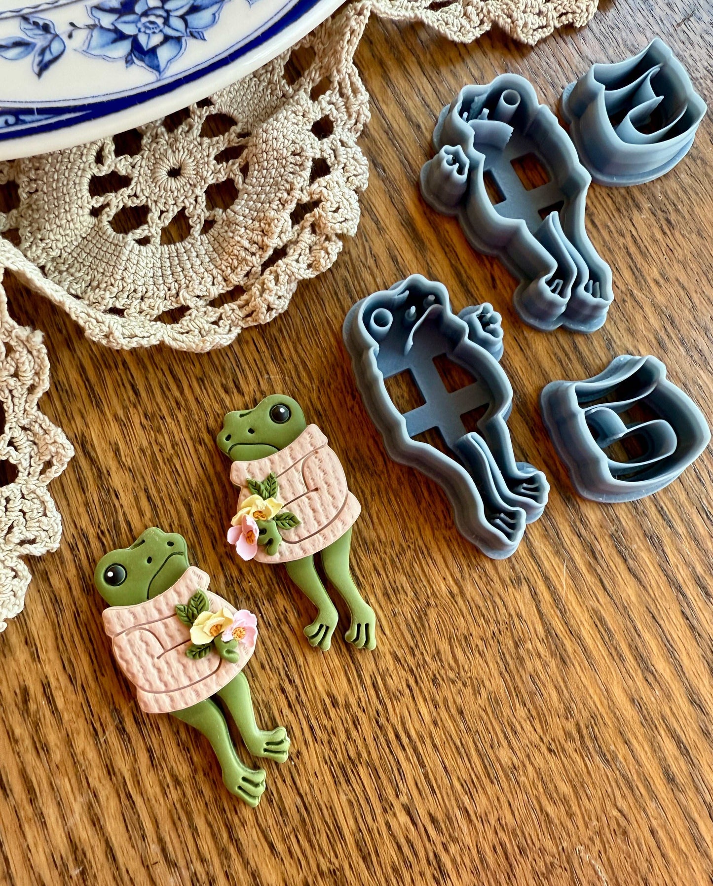 FROG IN SWEATER | SPRING | CLAY CUTTERS