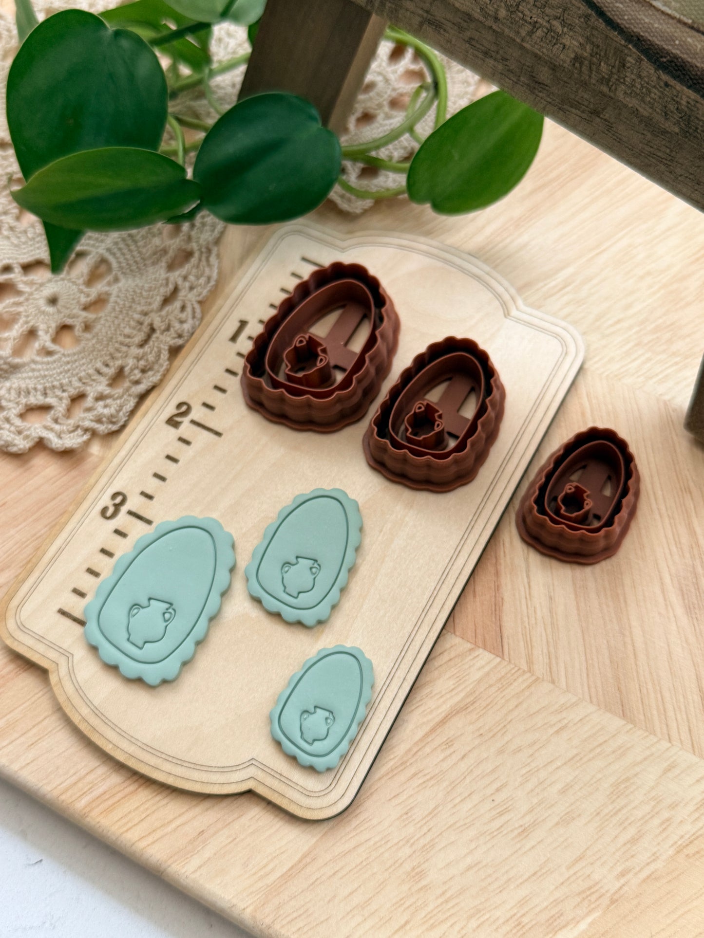 SCALLOP OVAL-ISH VASE FRAME | Grandma Core | Polymer Clay Cutter