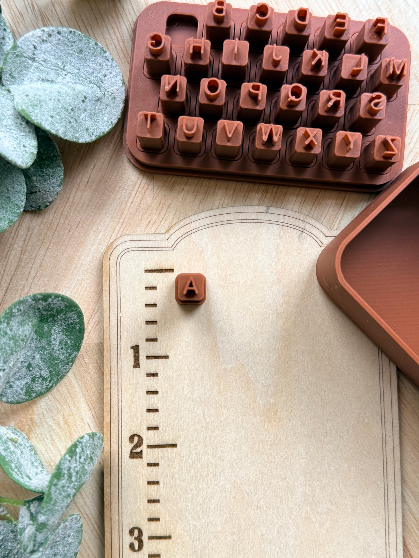 COMPACT UPPERCASE ALPHABET SET & CASE